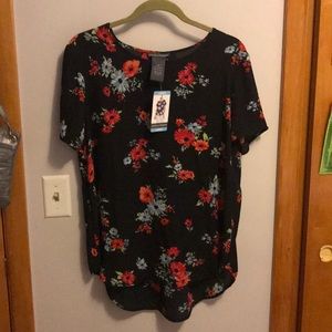 Woman’s size large short sleeve dress shirt.